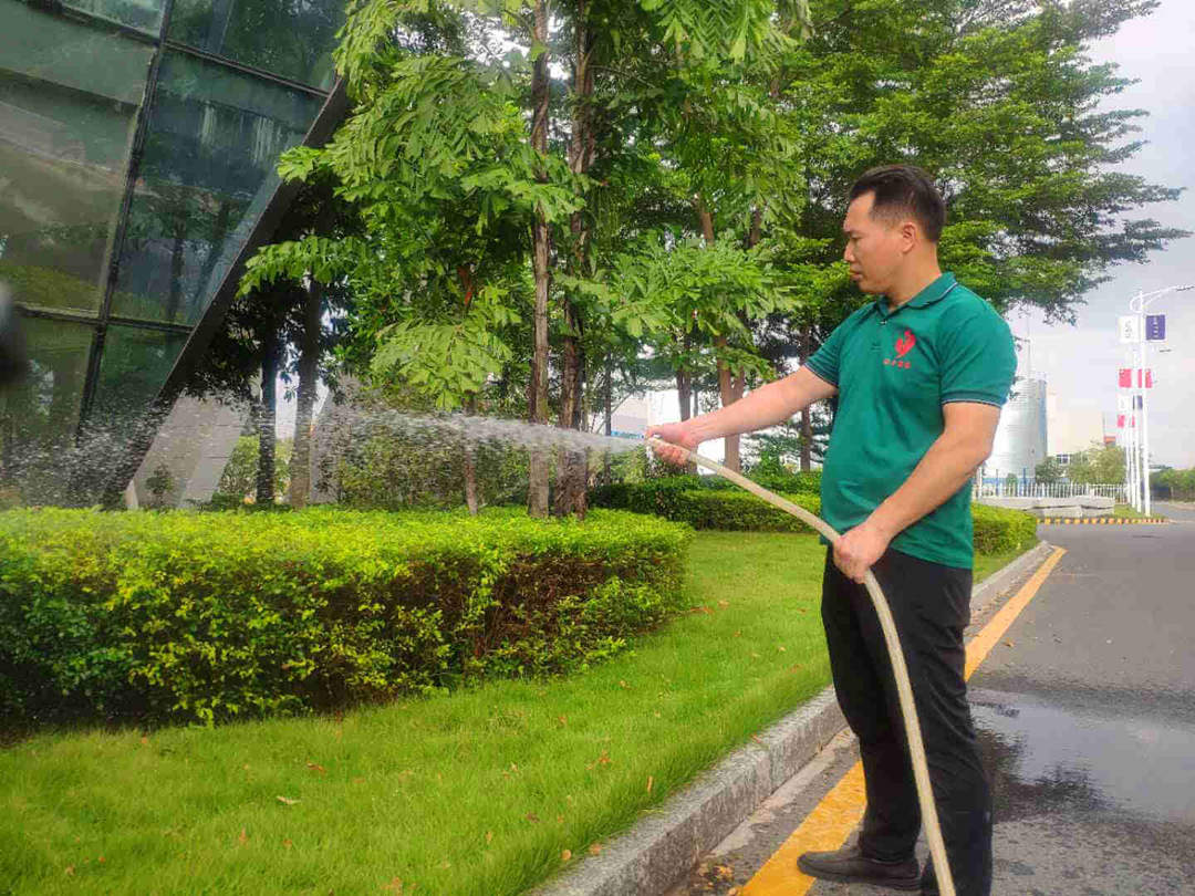 小區綠化養護澆水
